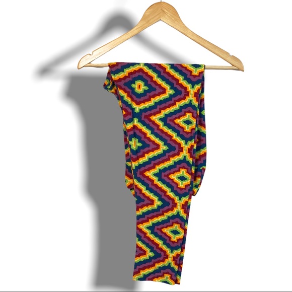 LULAROE funky Tall & Curvy super soft leggings - Picture 2 of 6